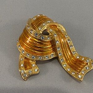 Camrose & Kross Jackie Kennedy Gold Ribbon Pin